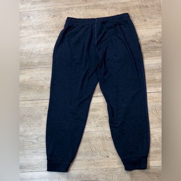 Vuori Women’s Performance Joggers Size Small - Picture 9 of 9